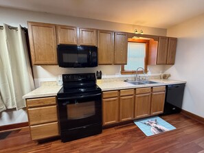 Mikrowelle, Ofen, Herdplatte, Geschirrspüler