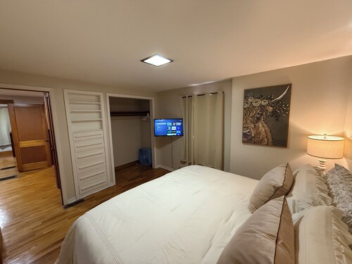 Cozy Corner Cottage - 4 Bed/2 Bath
No Cleaning Fee!