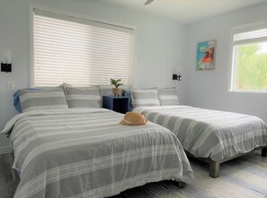 4 bedrooms, iron/ironing board, WiFi, bed sheets - Private Home-Sleeps 10-quick walk to beach (St. Augustine)