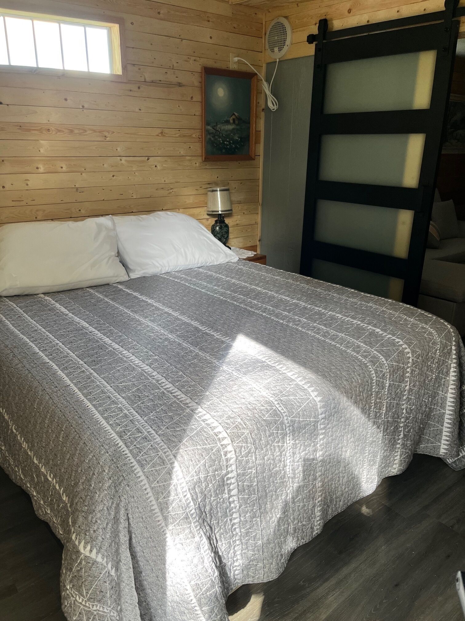 1 soveværelse, strygejern/strygebræt, sengetøj