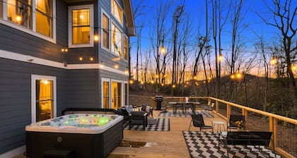 Secluded 5BR Stay,HotTub,Sauna,GameRoom,FirePit