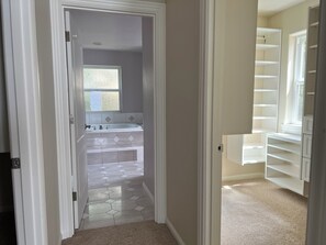 Interior - Spacious 6-bedroom house with AC, fitness room in gated quiet area Happy Valley (Happy Valley)
