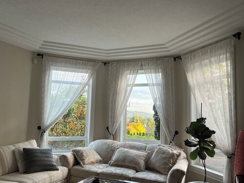 Spacious 6-bedroom house with AC, fitness room in gated quiet area Happy Valley