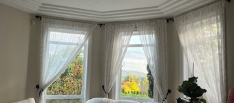 Spacious 6-bedroom house with AC, fitness room in gated quiet area Happy Valley