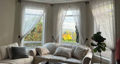 Spacious 6-bedroom house with AC, fitness room in gated quiet area Happy Valley