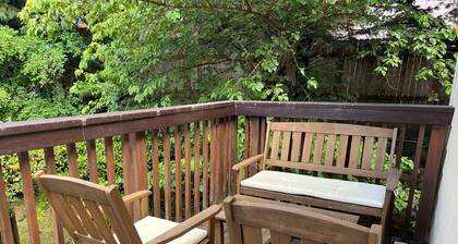 Spacious 6-bedroom house with AC, fitness room in gated delightful Happy Valley