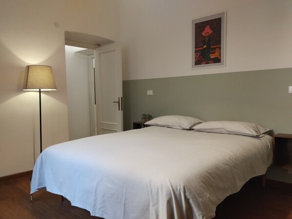 2 bedrooms, travel crib, WiFi, bed sheets