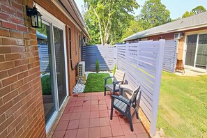 Terrace/patio - Deluxe Apartment with King Bed (Charlotte)