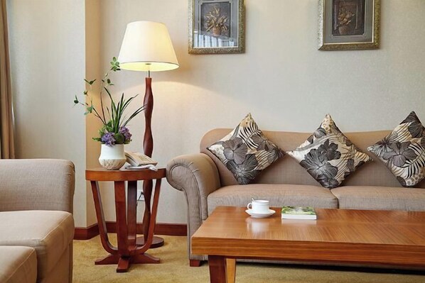 Living area - Chengdu Babao Hotel (Kuanzhai Alley Luomashi Subway Station) (Chengdu)