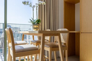 Dining - Mood 22 - Corner Loft Studio: Spacious & Stylish (Jumeirah Garden City)