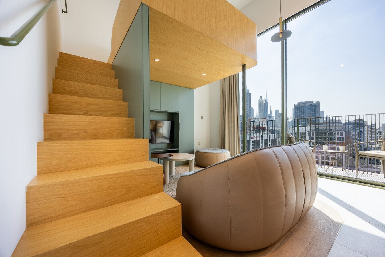 Smart-tv en een tafeltennistafel