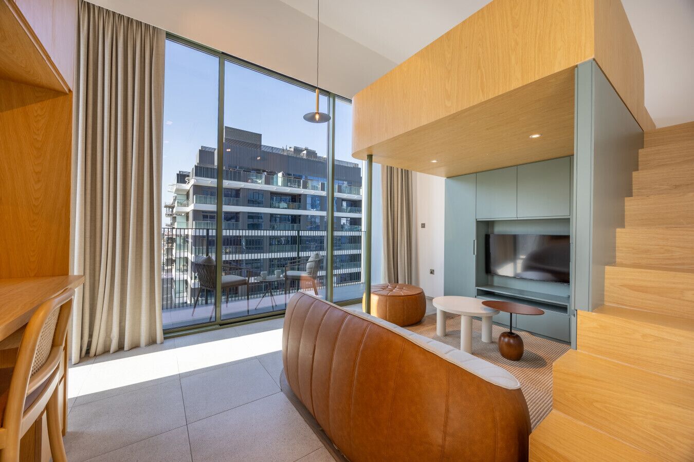 Smart-tv en een tafeltennistafel