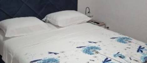 Tabla de planchar con plancha, Internet, ropa de cama