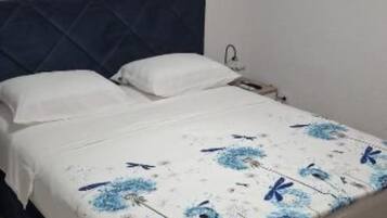 Iron/ironing board, Internet, bed sheets