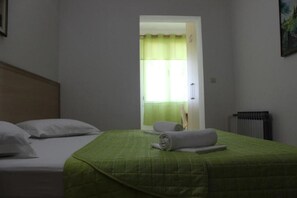 1 bedroom, internet, bed sheets