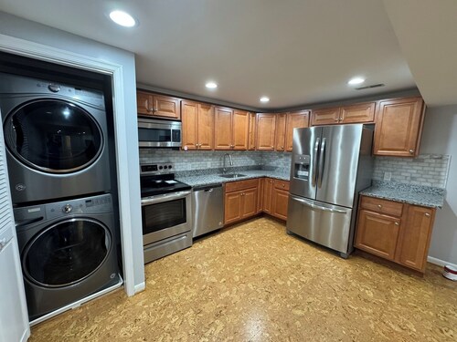 Cozy 2-bedroom apartment in charming Bethesda with WiFi, AC