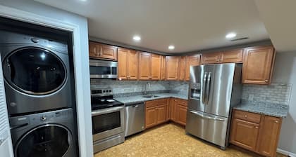 Cozy 2-bedroom apartment in charming Bethesda with WiFi, AC