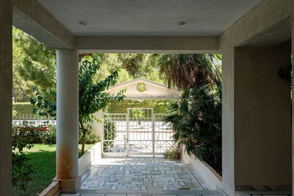 Property grounds - Luxe Bliss – 2BR, Glyfada (Glifada)