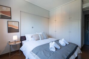 2 bedrooms, iron/ironing board, WiFi - Luxe Bliss – 2BR, Glyfada (Glifada)
