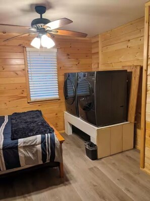 3 Schlafzimmer, Schreibtisch, Bügeleisen/Bügelbrett, WLAN