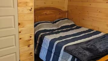 3 bedrooms, desk, iron/ironing board, WiFi