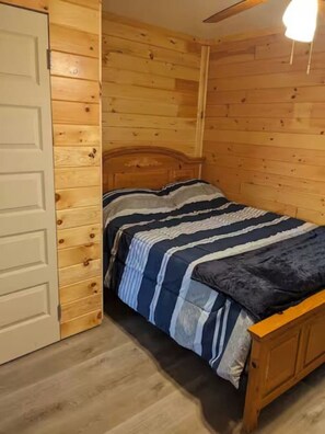 3 bedrooms, desk, iron/ironing board, WiFi