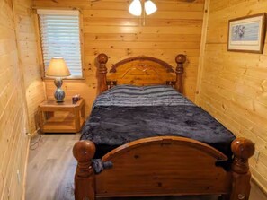 3 bedrooms, desk, iron/ironing board, WiFi