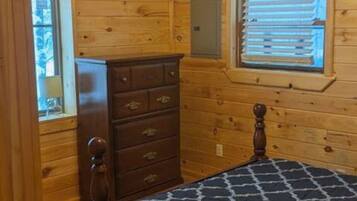 3 bedrooms, desk, iron/ironing board, WiFi