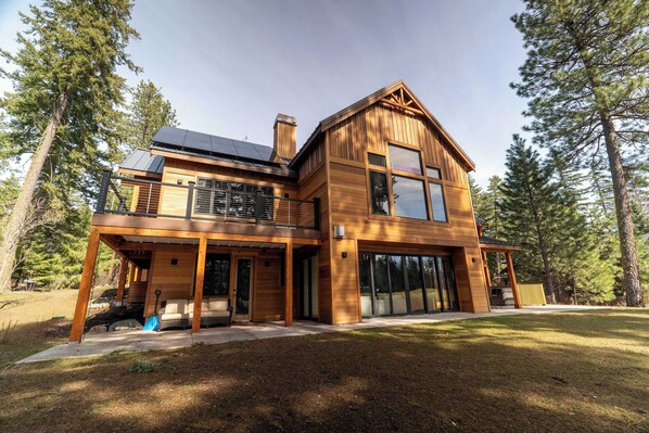 Exterior - Suncadia-luxury 4bd ensuite spa retreat & on-site EV charger on Prospector 13. A (Cle Elum)