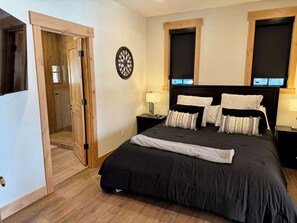 4 bedrooms, iron/ironing board, WiFi, bed sheets