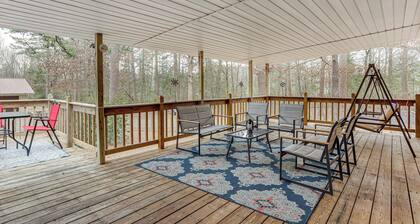 < 1 Mi to Greers Ferry Lake: Dog-Friendly Home!