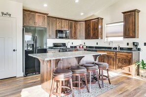 Fridge, microwave, stovetop, dishwasher - 2 Mi to Beaverhead River: Family-Friendly Home! (Dillon)