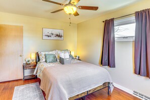 3 bedrooms, iron/ironing board, WiFi, bed sheets - 3 Mi to Berkshire Mall: Suburban Stay w/ Yard! (Sinking Spring)