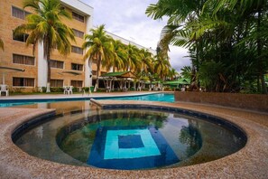 Outdoor pool - Aqua Vi Marina Hotel & Suites (Puerto La Cruz)