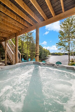 Outdoor spa tub