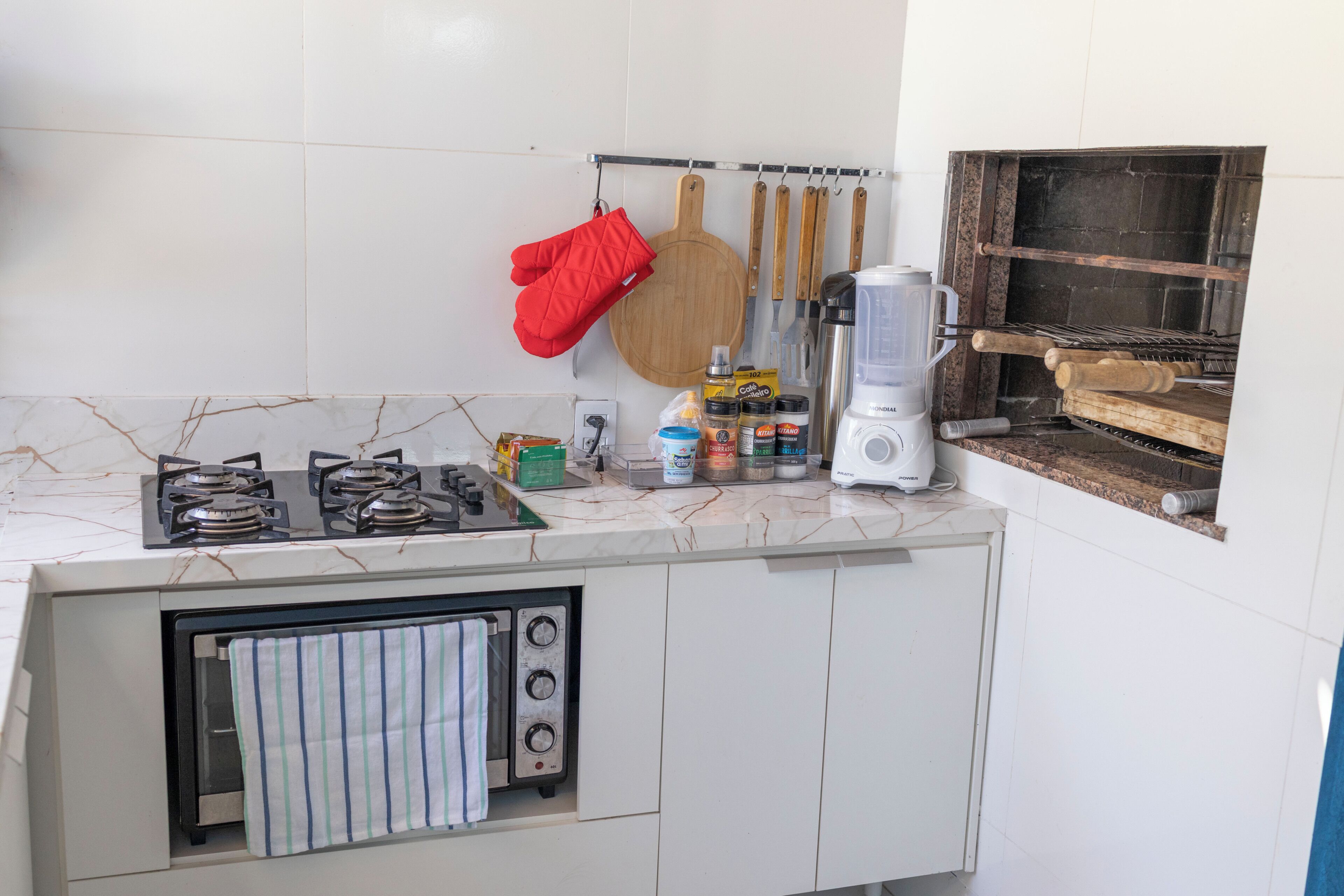 A kitchen with a gas stove, oven, and a built-in grill.