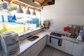 Shared kitchen - Happiness House Hospedagem (Cuiaba)
