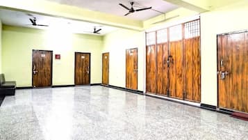 Kamar Single Deluks | Area keluarga | TV dan printer