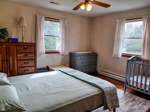 Desk, WiFi, bed sheets