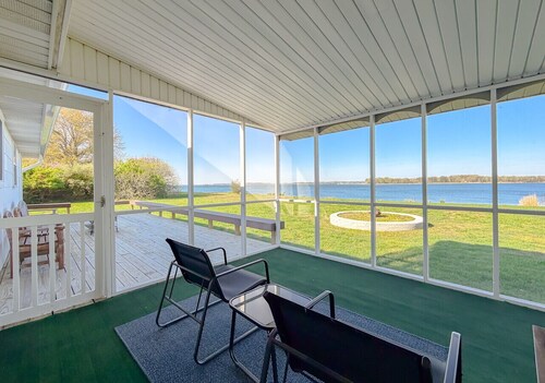 Waterfront Retreat, Private Pier, Remodeled, Epic Views, Sunsets on the River