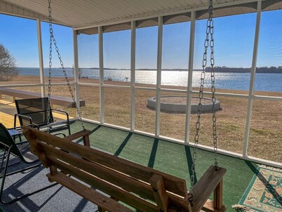 High River Bank with $1M Sunset View, 3 min to College