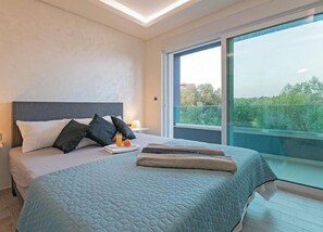 Chambre Double ou avec lits jumeaux, balcon, vue cour intérieure | 1 chambre, Wi-Fi gratuit