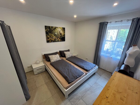 1 chambre, lit parapluie, Wi-Fi gratuit, draps fournis