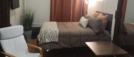 Iron/ironing board, free WiFi, bed sheets