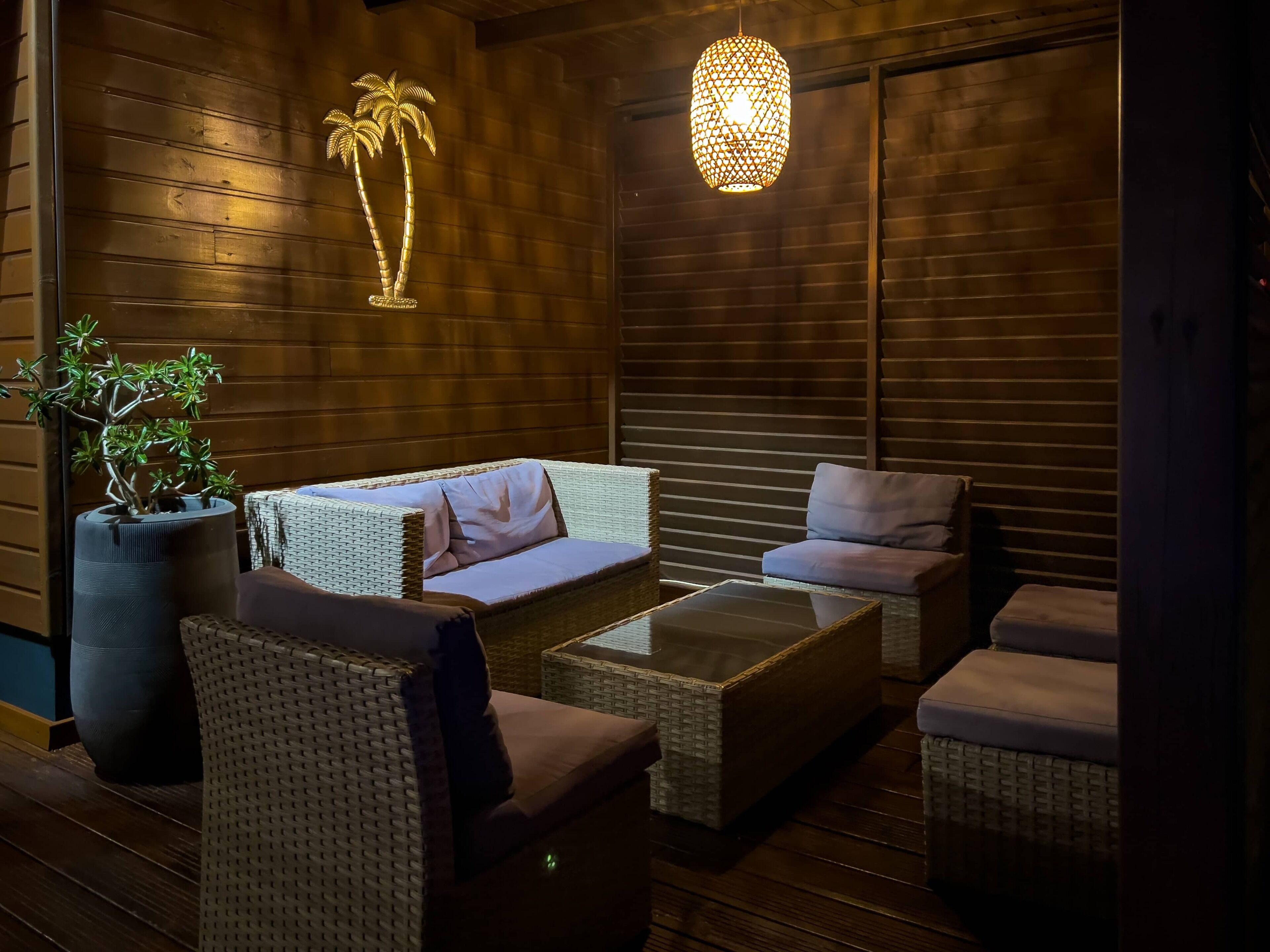 Biệt thự tiện nghi đơn giản, 1 phòng ngủ, hồ bơi riêng | Hiên