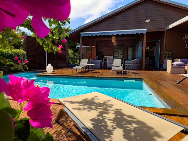 Outdoor pool, sun loungers - Villa Bois&Prestige 1C (Saint-Francois)