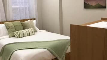 3 slaapkamers, een strijkplank/strijkijzer, wifi, beddengoed