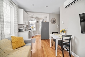 Living area - Lux 1st floor 3brm/1bath North End (Boston)