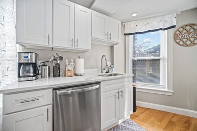 Lux 1st floor 3brm/1bath North End