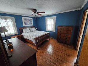 3 bedrooms, iron/ironing board, free WiFi, bed sheets